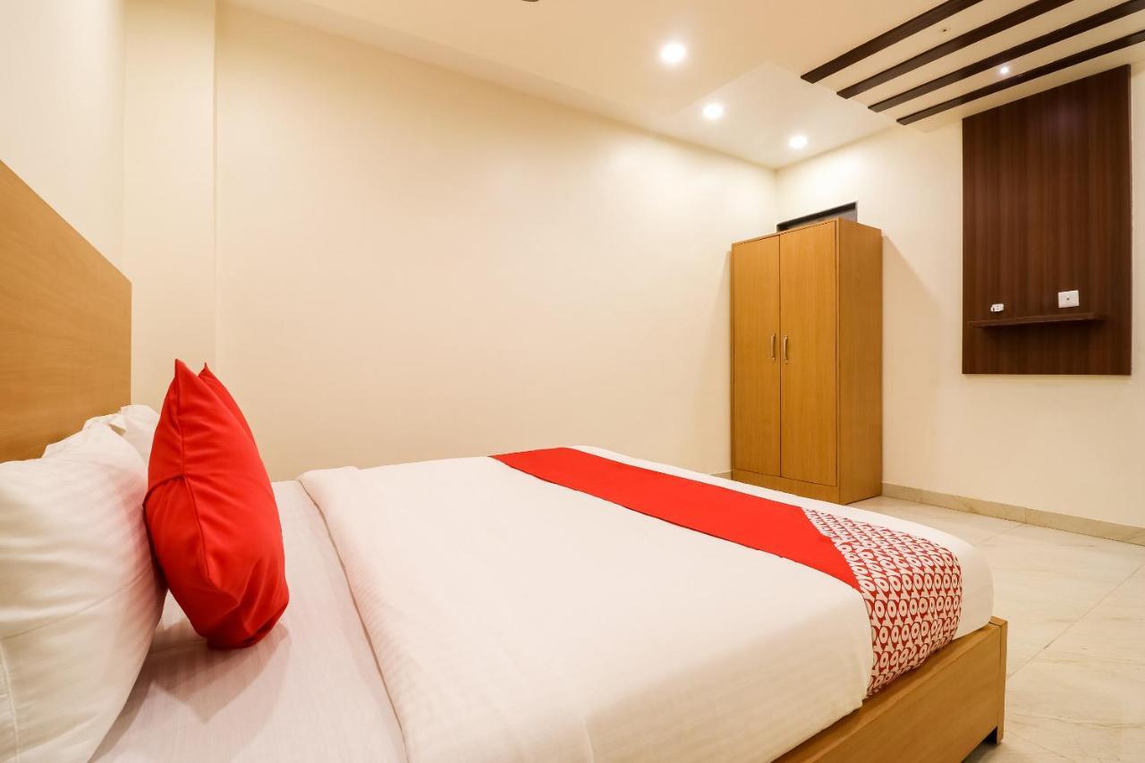 Oyo 61050 S S K Continental Hotel Juhi Bari Luaran gambar